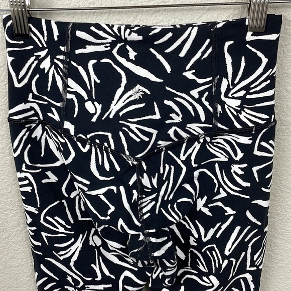 Athleta Elation Textured 7/8 Tight Leggings Black White Abstract Swirl Sz XS - Picture 6 of 14